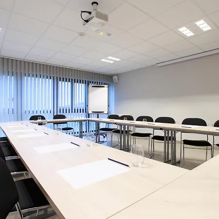 The Originals City, L'haut' Aile, Coquelles-calais Tunnel S/manche L'hautaile Otel 3*