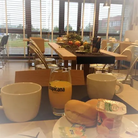 Hotell The Originals City, L'haut' Aile, Coquelles-calais Tunnel S/manche L'hautaile 3*