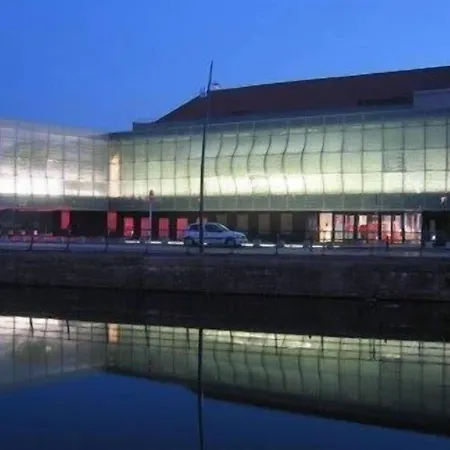 Hotel The Originals City, L'haut' Aile, Coquelles-calais Tunnel S/manche L'hautaile